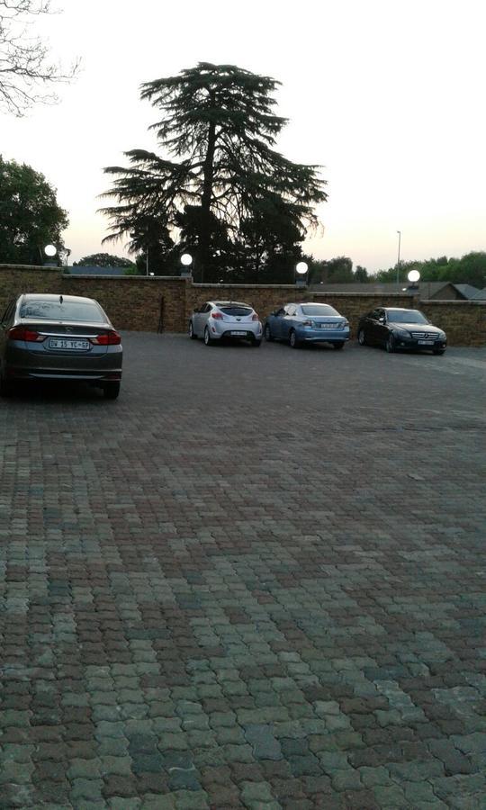 Central Lodge Hotels Johannesburg Bagian luar foto