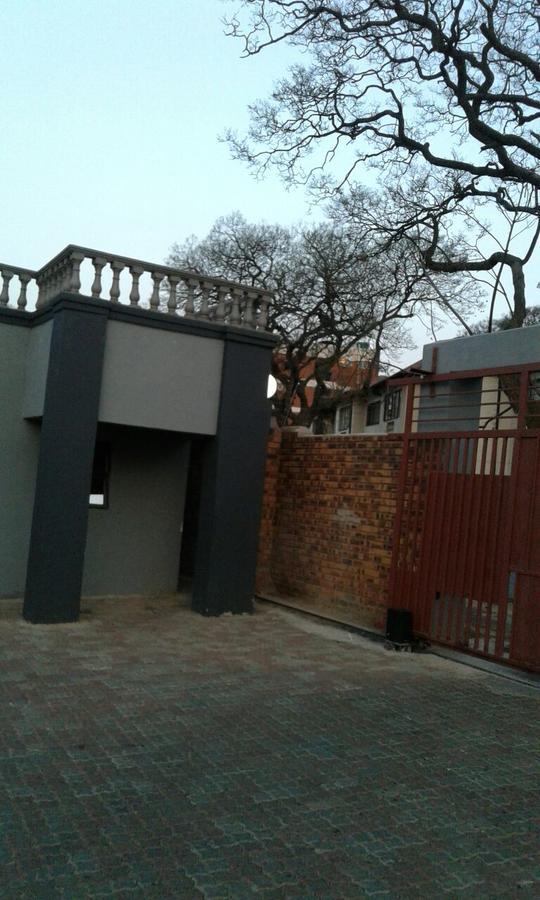 Central Lodge Hotels Johannesburg Bagian luar foto